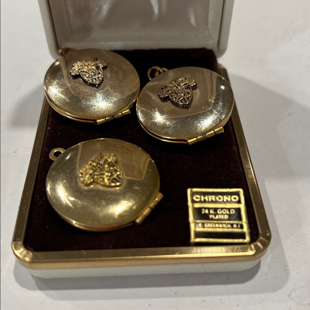 Set of 3 vintage 24k gold-plated lockets from Chrono Greenwich.